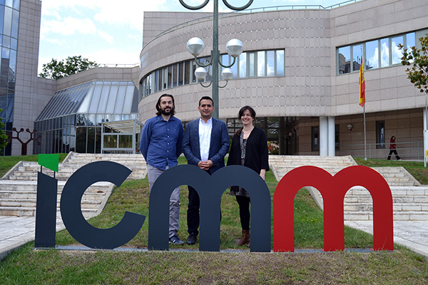 Chemist Ali Coskun visits the Materials Science Institue of Madrid