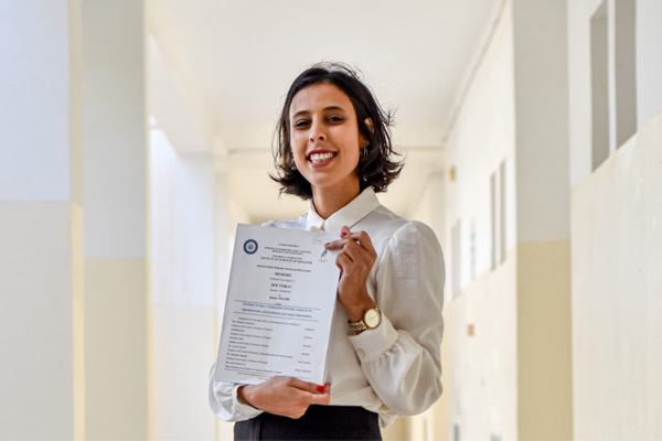 Samar Gharbi, a new doctor from ICMM: "Scientific research can really make a difference in the world and improve our quality of life"