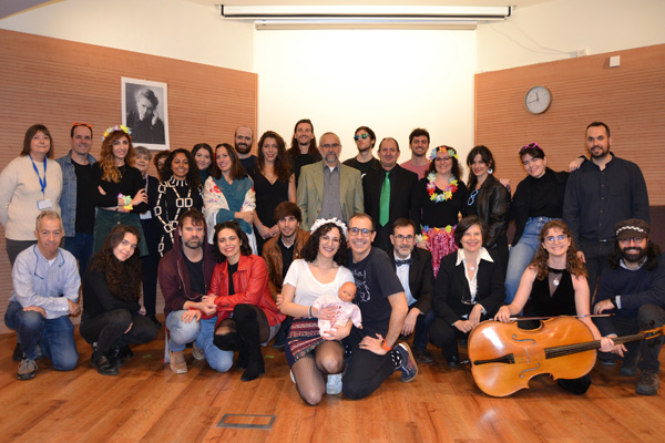 Grupo de teatro en la última representación: 'Cuatro tesis y un tribunal'