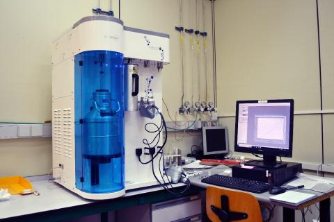 Quantachrome Instruments Autosorb iQ for adsorption-desorption isotherms, micro- and mesoporosity analysis and specific surface area calculation