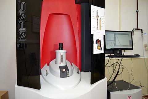 SQUID magnetometer Quantum Design MPMS-3 allowing multiple modes 