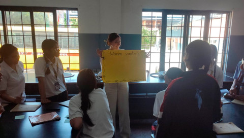 Estudiantes en la sesión dinamizada del Escape Road en la Galaxy Public School de Kathmandú. Imagen cedida por Engage Nepal with Science