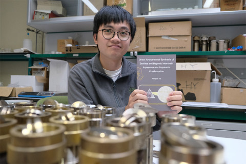 Huajian Yu at his lab.