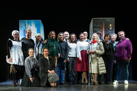Elenco de DORO junto a herederos de Dorotea Barnés el día del estreno de la obra. Foto: Esperanza Gutiérrez