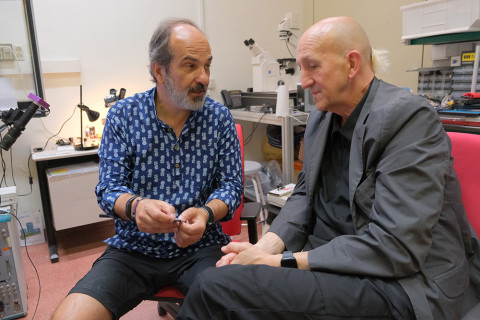 El investigador Javier Méndez junto con el artista Iury Lech Polanski