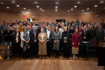 Eloísa del Pino, junto al personal del ICMM