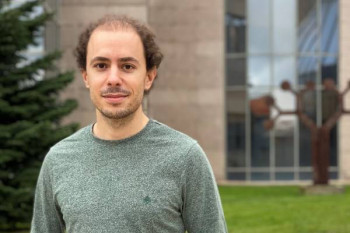 César Tejera defens his thesis on teorical Physics: "You can't do science in a hurry"